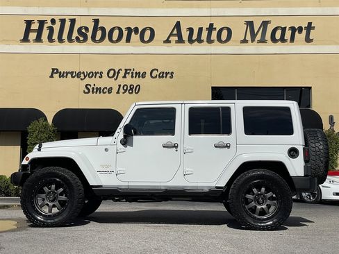 Used 2015 Jeep Wrangler Unlimited Sahara AWD/4WD image 3