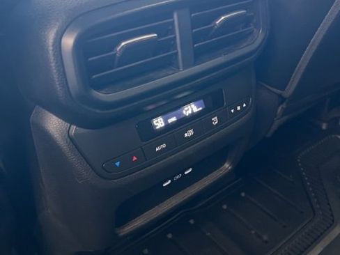 Used 2024 Honda Pilot Touring image 30