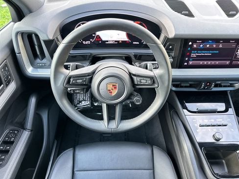 Certified 2025 Porsche Cayenne AWD/4WD image 15
