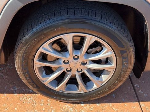 Used 2021 Jeep Cherokee Latitude image 8