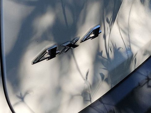 Used 2019 Jeep Cherokee Limited image 10