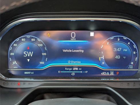 Used 2022 Chevrolet Suburban High Country image 34