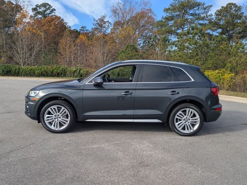 Used 2019 Audi Q5 Prestige w/ Prestige Package image 8