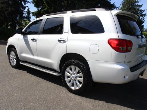 Used 2010 Toyota Sequoia Platinum AWD/4WD image 4