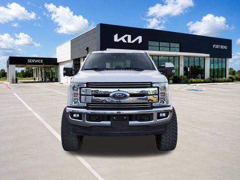 Used 2018 Ford F250 Lariat w/ Lariat Ultimate Package AWD/4WD image 2