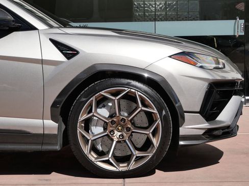 Used 2023 Lamborghini Urus Performante AWD/4WD image 9