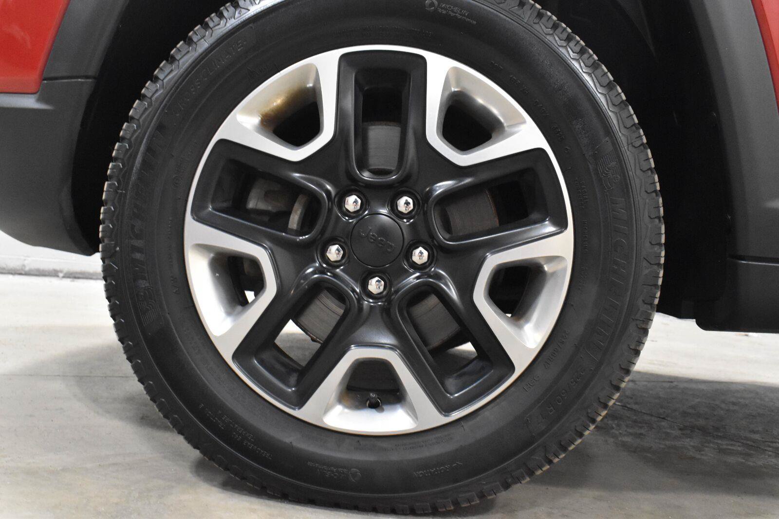 Used 2017 Jeep Compass Trailhawk w/ Leather Interior Group AWD/4WD image 32