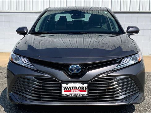 Used 2020 Toyota Camry XLE w/ Sunroof Package FWD image 3