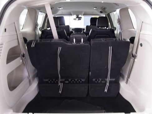 Used 2024 Chrysler Pacifica Touring-L image 24