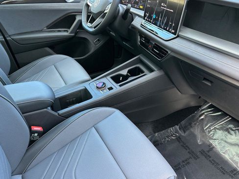 New 2026 Volkswagen Tiguan SE image 15