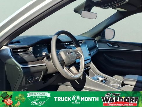 New 2026 Jeep Grand Cherokee Altitude image 7