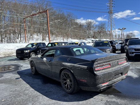 Used 2016 Dodge Challenger SRT Hellcat image 4
