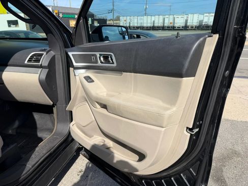 Used 2013 Ford Explorer XLT image 7