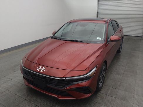 Used 2024 Hyundai Elantra SEL w/ Convenience Package FWD image 15