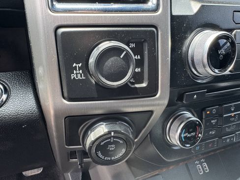 Used 2016 Ford F150 Platinum w/ Equipment Group 701A Luxury AWD/4WD image 14