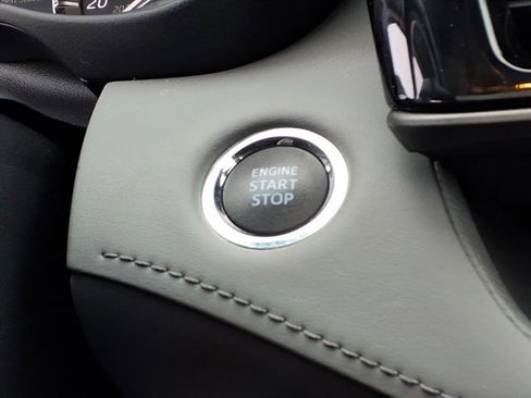 Used 2022 Toyota Highlander XLE image 18