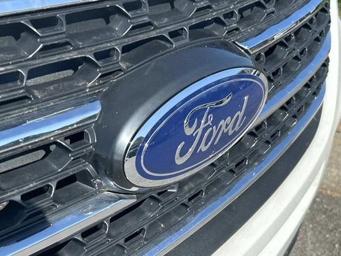Used 2023 Ford Explorer XLT w/ Equipment Group 202A RWD image 5