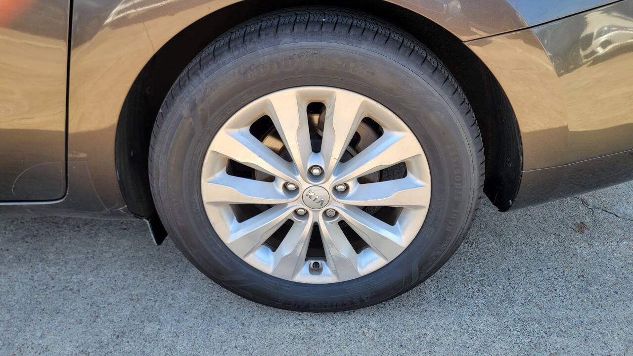 Used 2015 Kia Sedona EX w/ EX Premium Package FWD image 35