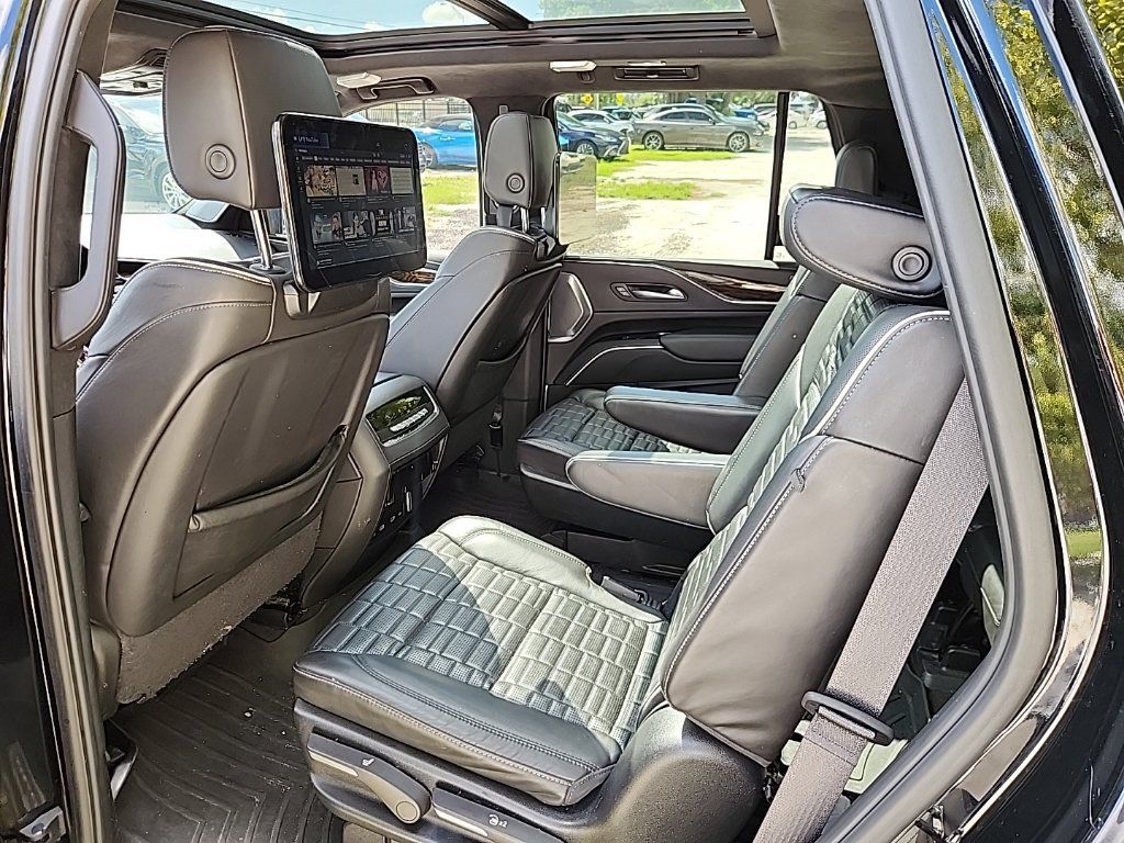Used 2024 Cadillac Escalade Sport Platinum w/ LPO, ONYX Package AWD/4WD image 3