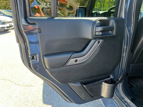 Used 2018 Jeep Wrangler Unlimited Sahara image 18