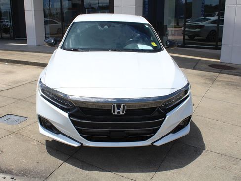 Used 2022 Honda Accord Sport image 2