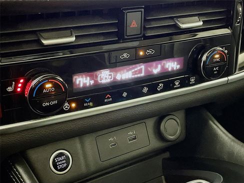 Used 2023 Nissan Rogue SL w/ SL Premium Package image 21