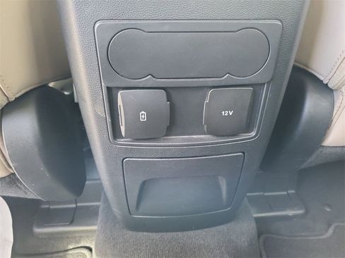 Used 2022 Ford Explorer XLT w/ Equipment Group 202A image 28