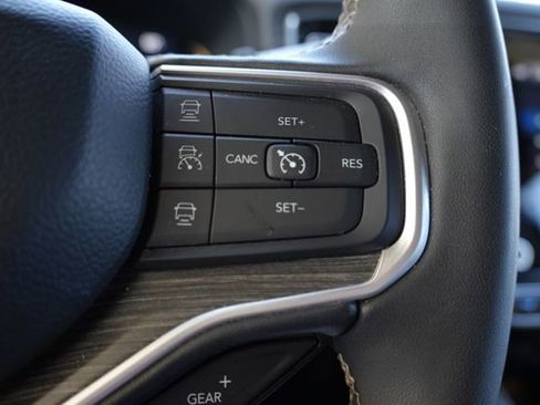 Used 2024 Jeep Wagoneer L Series II w/ Flexible Seating Group image 13