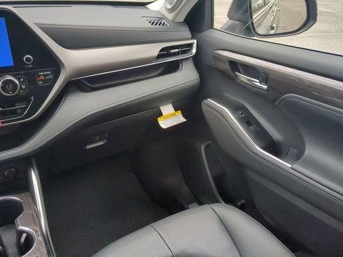 New 2026 Toyota Highlander Limited AWD/4WD image 17