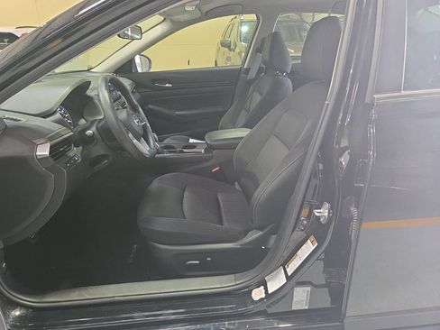 Used 2025 Nissan Altima 2.5 SV FWD image 3