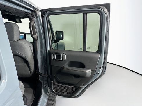 Used 2025 Jeep Wrangler Sahara image 30