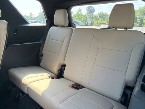 Used 2023 Chevrolet Traverse Premier AWD/4WD image 19