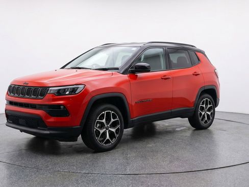 Used 2025 Jeep Compass Limited AWD/4WD image 3