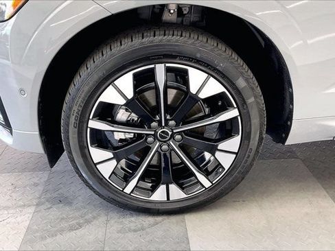 Used 2026 Volvo XC60 B5 Plus w/ Climate Package PRO AWD/4WD image 8