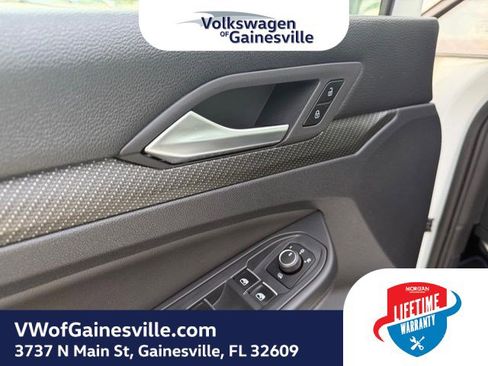 Used 2022 Volkswagen Golf R image 17