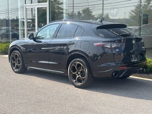Used 2025 Alfa Romeo Stelvio Sprint image 3