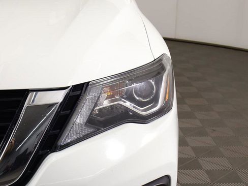 Used 2020 Nissan Pathfinder SV image 12