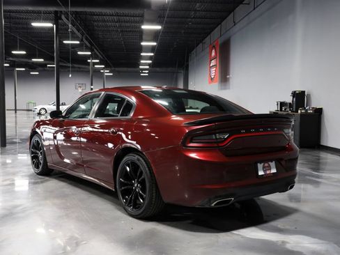 Used 2018 Dodge Charger SXT w/ Blacktop Package RWD image 5