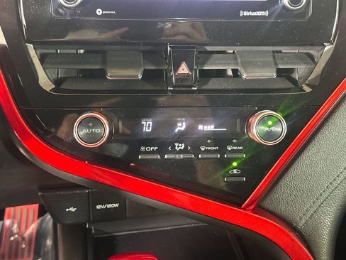 Used 2021 Toyota Camry SE FWD image 29