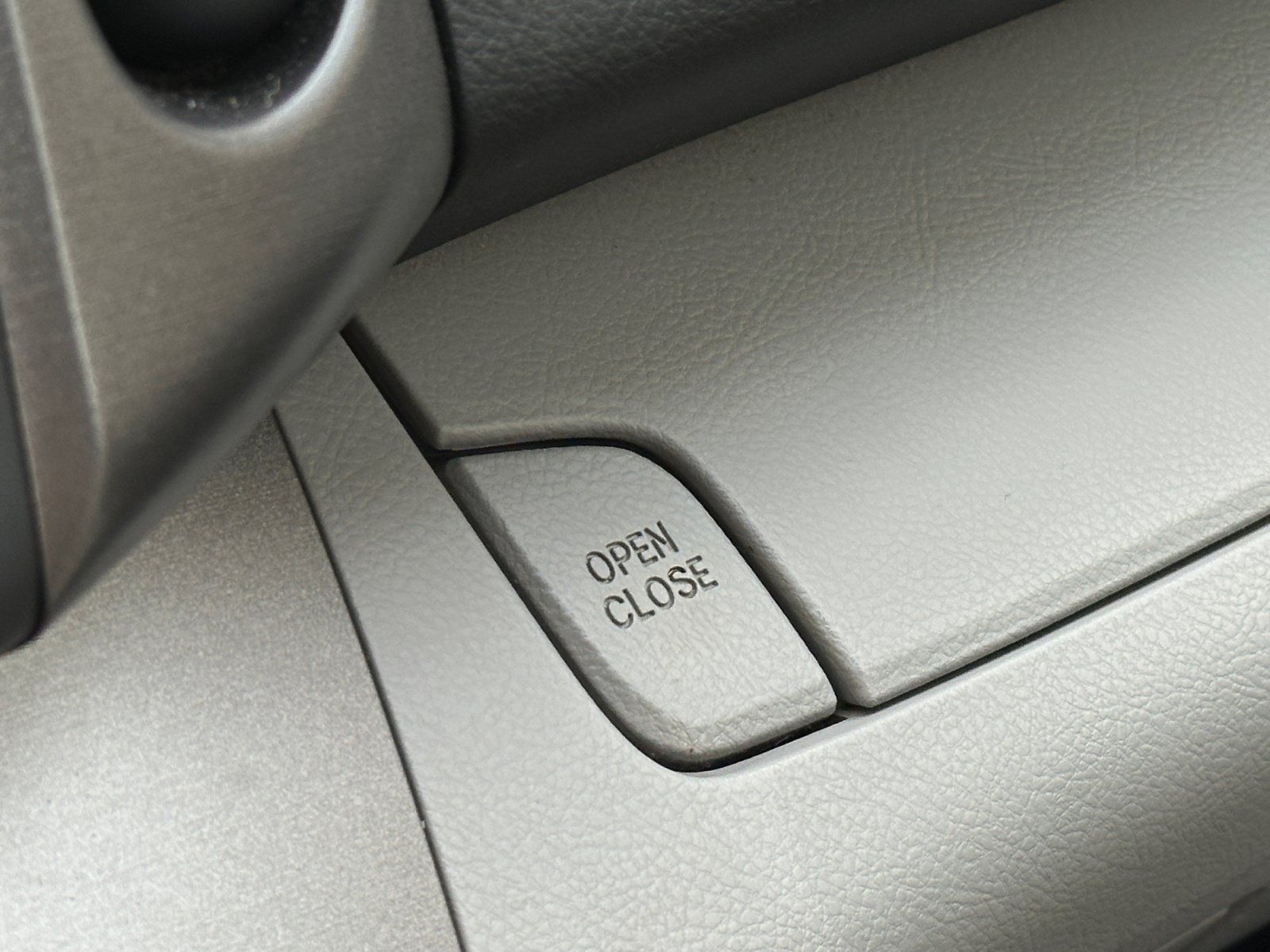Used 2011 Toyota RAV4 Limited w/ Limited Extra Value Pkg AWD/4WD image 28
