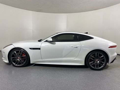Used 2017 Jaguar F-TYPE R image 10