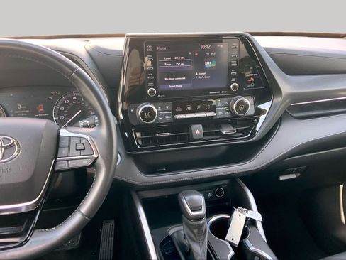 Used 2021 Toyota Highlander XSE FWD image 7