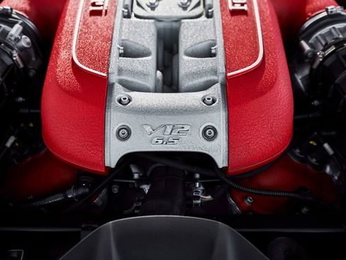 Used 2020 Ferrari 812 Superfast RWD image 19