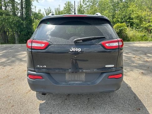 Used 2016 Jeep Cherokee Latitude w/ Cold Weather Group AWD/4WD image 9