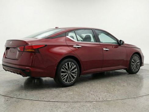 Used 2025 Nissan Altima 2.5 SV image 9
