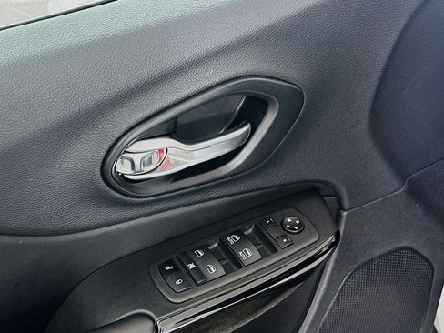 Used 2023 Jeep Cherokee Altitude Lux image 15