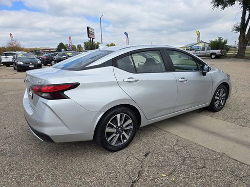 Used 2020 Nissan Versa SV image 4