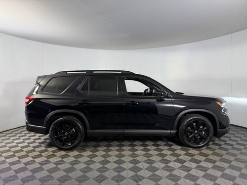 Used 2025 Honda Pilot Black Edition image 6