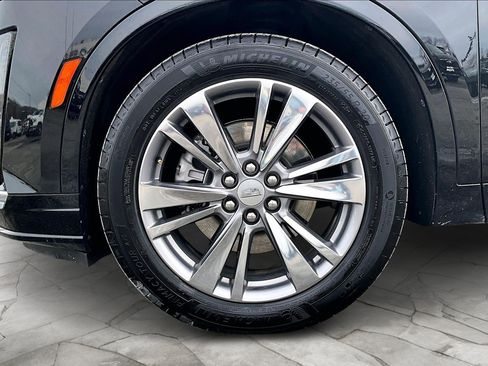 Used 2025 Cadillac XT6 Premium Luxury image 9