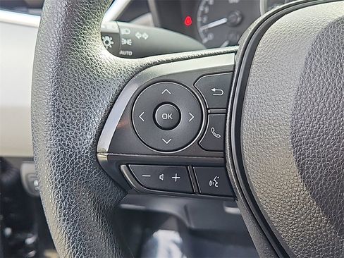 Used 2022 Toyota Corolla LE image 18